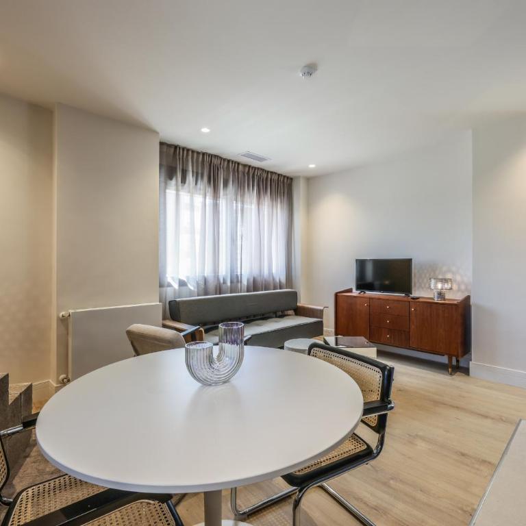 AmazINN Stay Madrid Palacio Real - Superior Apartment - 8