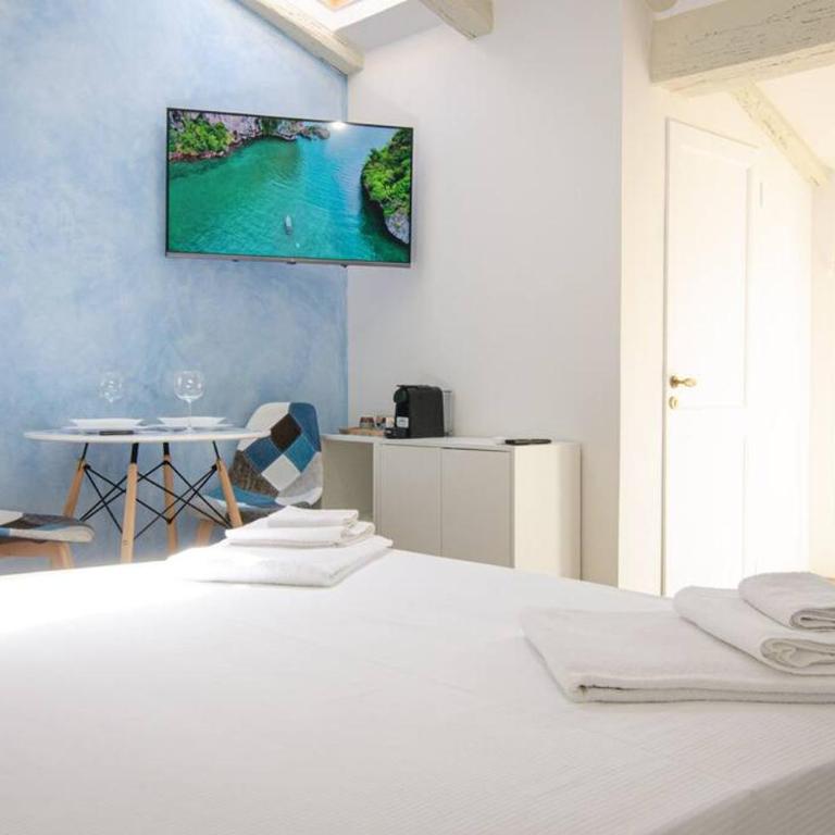 Blue Studio - One-Bedroom Apartment - 4