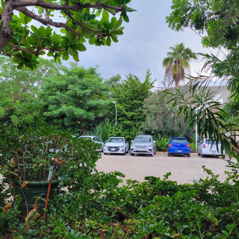 Beachfront Getaway Condo - Apartment with Sea View - 10