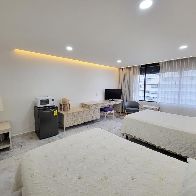 Beachfront Getaway Condo - Apartment with Sea View - 17