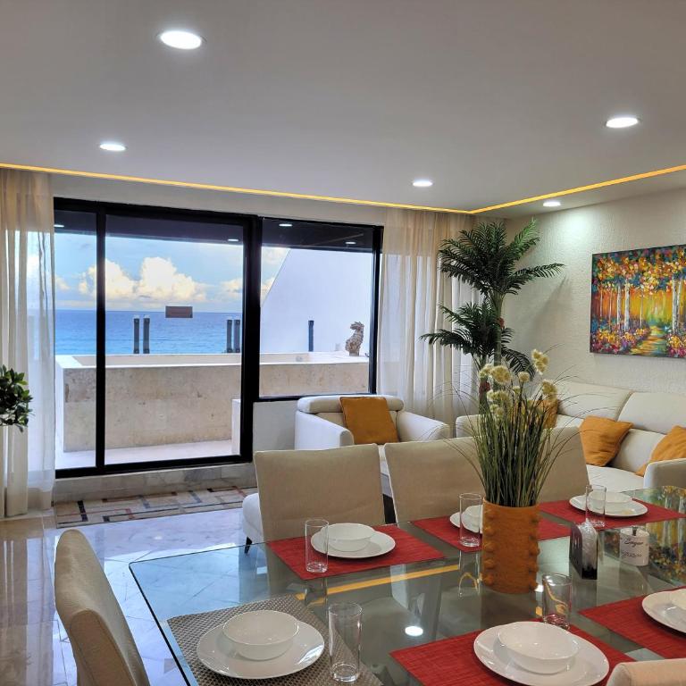 Beachfront Getaway Condo - Apartment with Sea View - 4