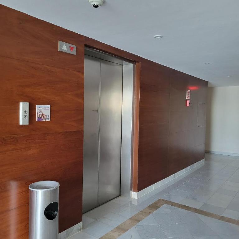 Beachfront Getaway Condo - Apartment with Sea View - 13