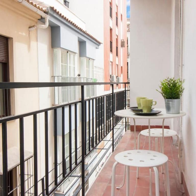 Entire 3 room flat in city center - CANAST - Three-Bedroom Apartment - 5