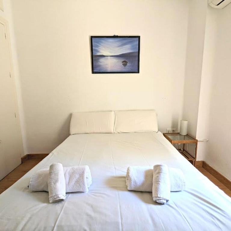 Entire 3 room flat in city center - CANAST - Three-Bedroom Apartment - 6