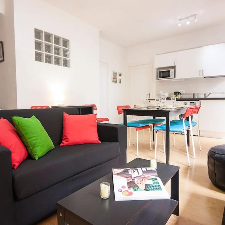 Entire 3 room flat in city center - CANAST - Three-Bedroom Apartment - 17