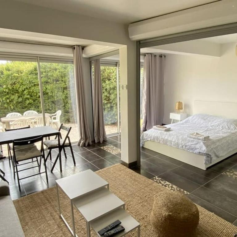 Maisonnette climatisée à 10 m de la plage de la péguière - Apartment mit 1 Schlafzimmer - 2