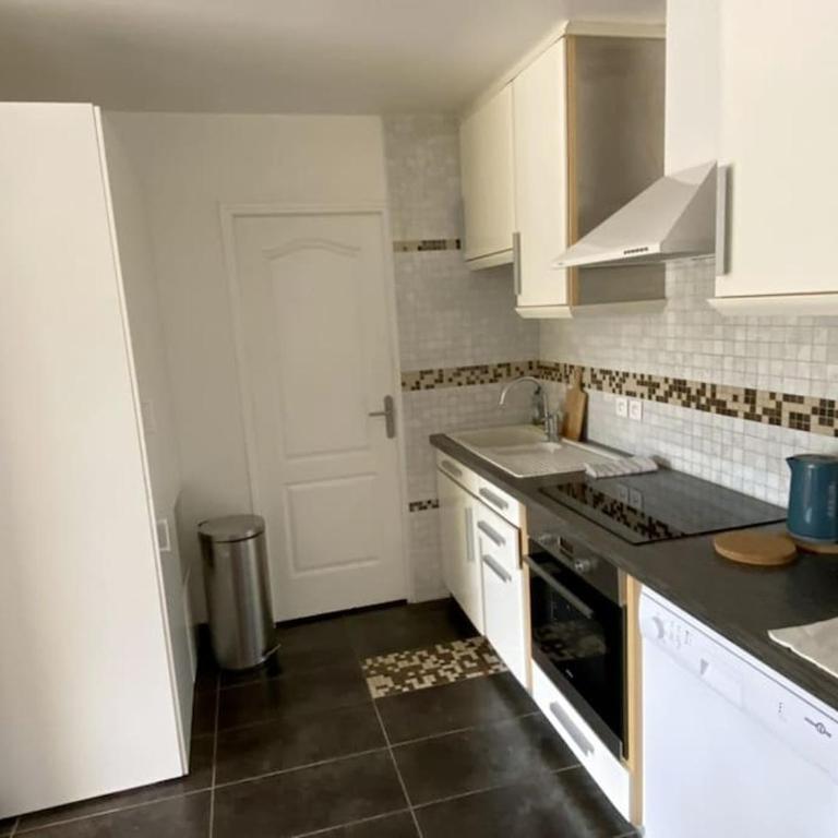 Maisonnette climatisée à 10 m de la plage de la péguière - Apartment mit 1 Schlafzimmer - 3