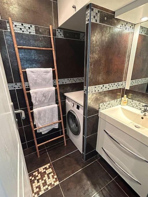 Maisonnette climatisée à 10 m de la plage de la péguière - Apartment mit 1 Schlafzimmer - 8