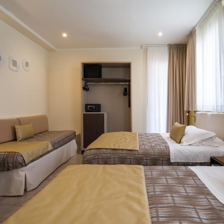 Hotel Rivage Taormina - Family Room with French Beds and Mountain View - 1