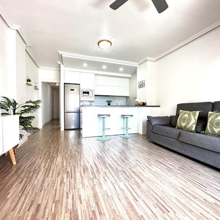 Arenales del Sol Beach Apartment - One-Bedroom Apartment - 5