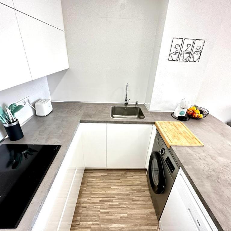 Arenales del Sol Beach Apartment - One-Bedroom Apartment - 16