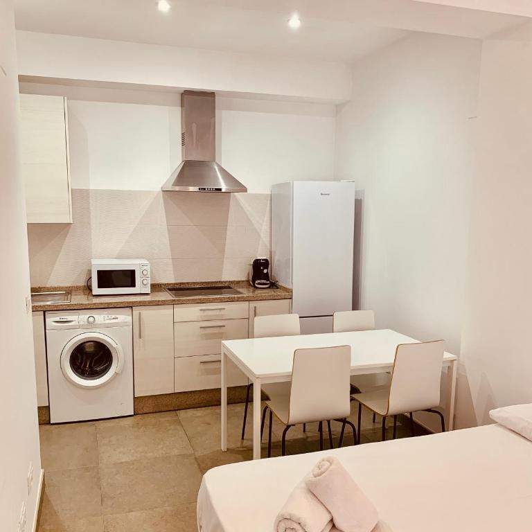Apartamentos Pintor Losada - Estudio - 9
