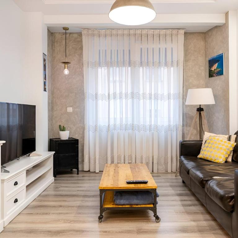 Amplio, luminoso y moderno cerca del Casco Viejo - Three-Bedroom Apartment - 3