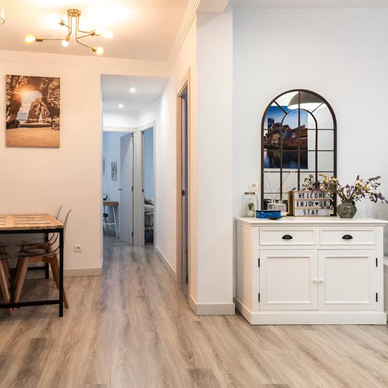 Amplio, luminoso y moderno cerca del Casco Viejo - Three-Bedroom Apartment - 5