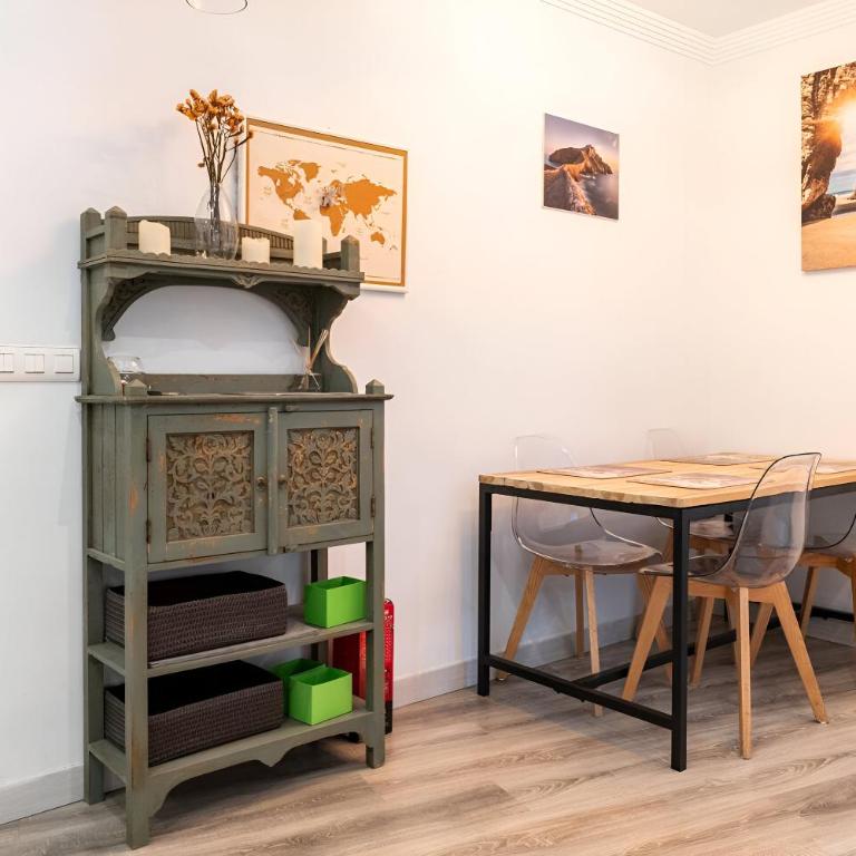 Amplio, luminoso y moderno cerca del Casco Viejo - Three-Bedroom Apartment - 4