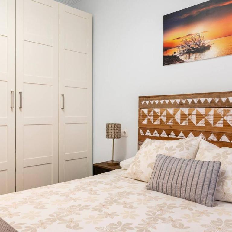 Amplio, luminoso y moderno cerca del Casco Viejo - Three-Bedroom Apartment - 15