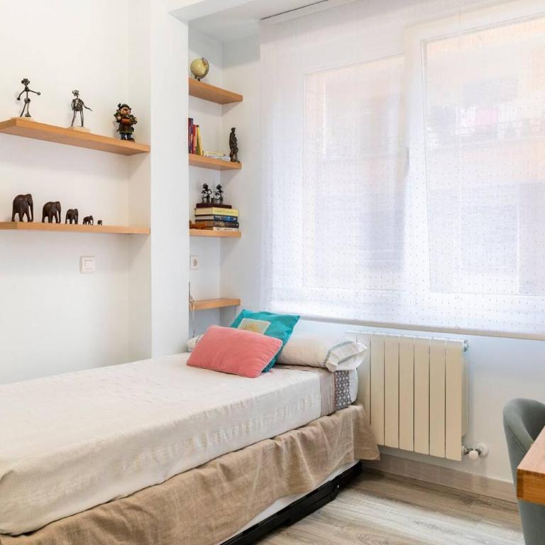 Amplio, luminoso y moderno cerca del Casco Viejo - Three-Bedroom Apartment - 17