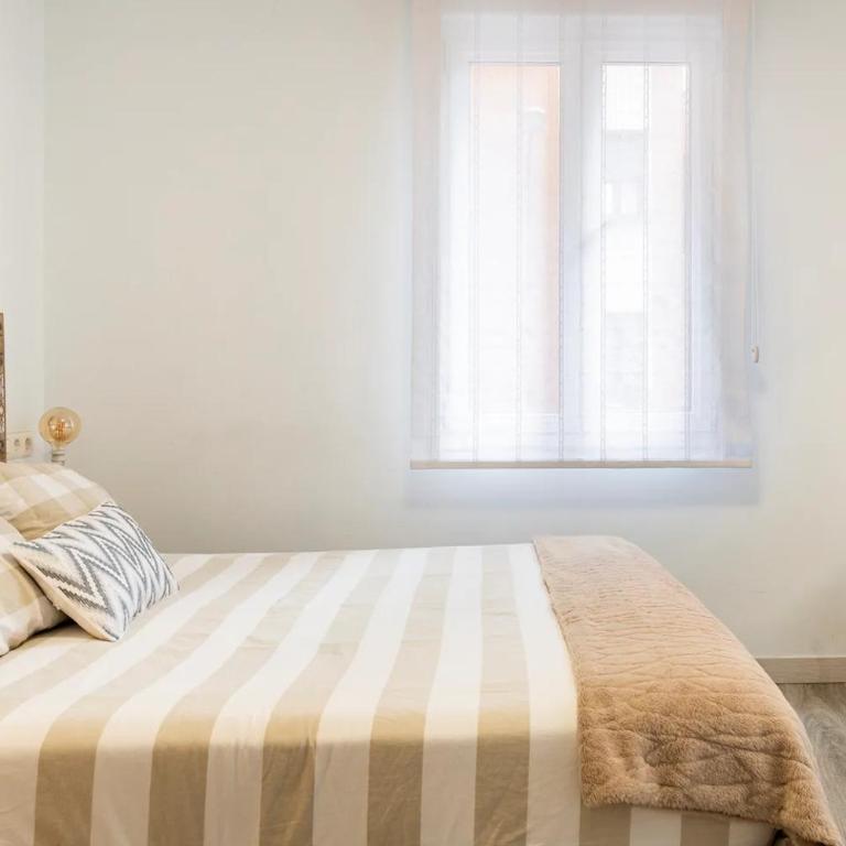 Amplio, luminoso y moderno cerca del Casco Viejo - Three-Bedroom Apartment - 9
