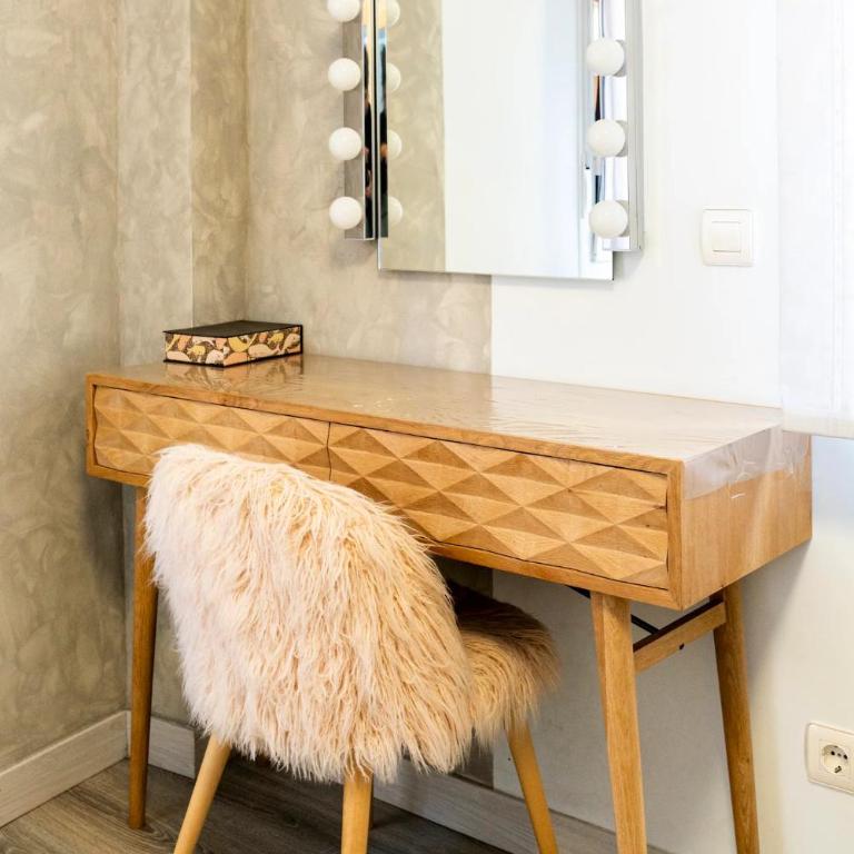 Amplio, luminoso y moderno cerca del Casco Viejo - Three-Bedroom Apartment - 12