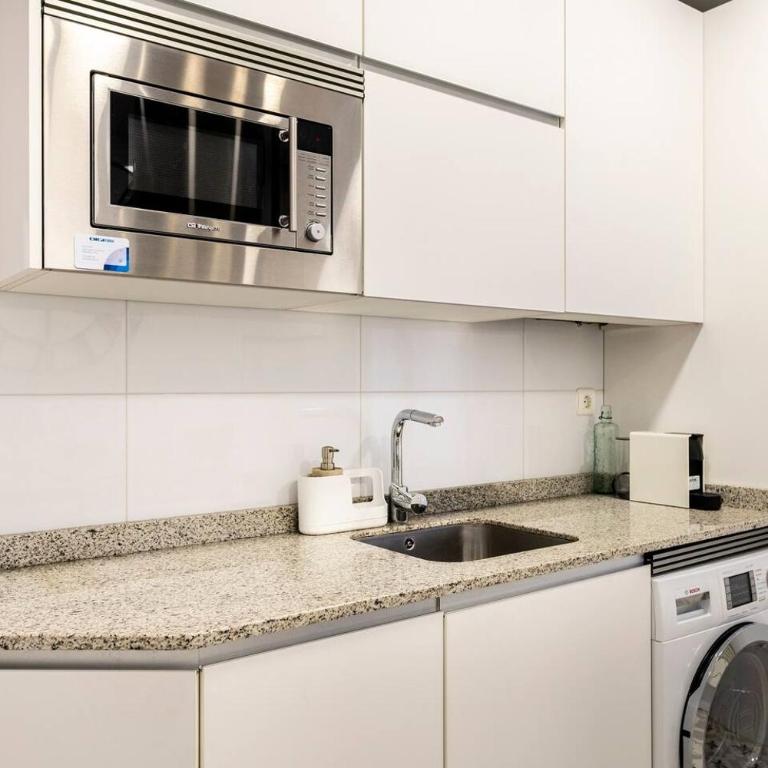 Amplio, luminoso y moderno cerca del Casco Viejo - Three-Bedroom Apartment - 24