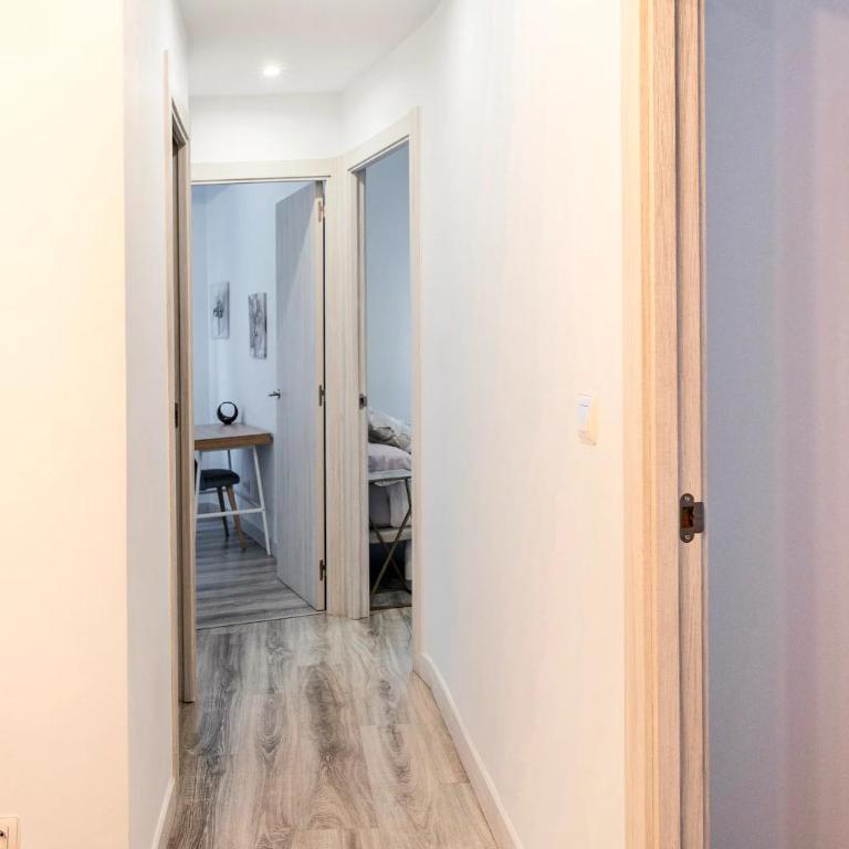 Amplio, luminoso y moderno cerca del Casco Viejo - Three-Bedroom Apartment - 16