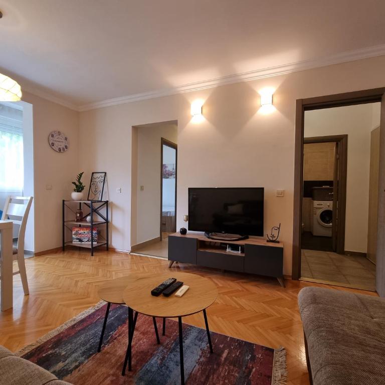 Cozy Central Apartment next to Bus and Train Station - One-Bedroom Apartment - 1