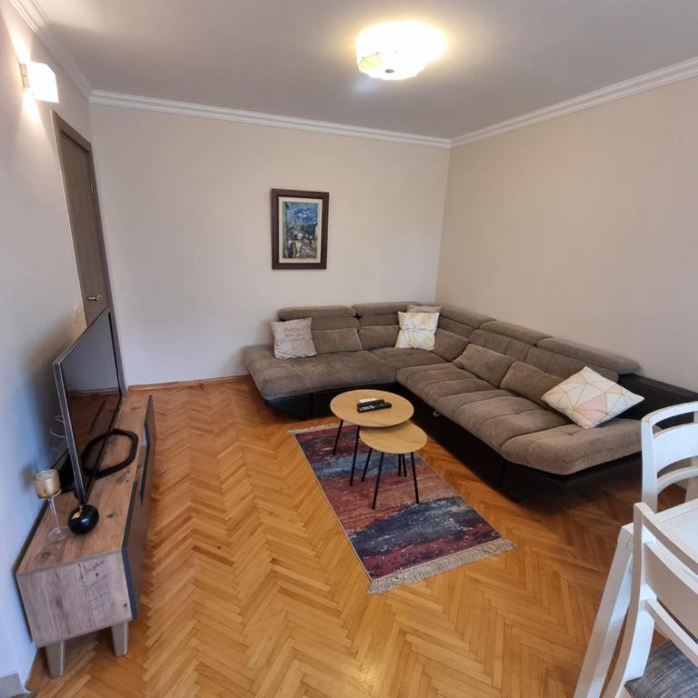 Cozy Central Apartment next to Bus and Train Station - One-Bedroom Apartment - 4