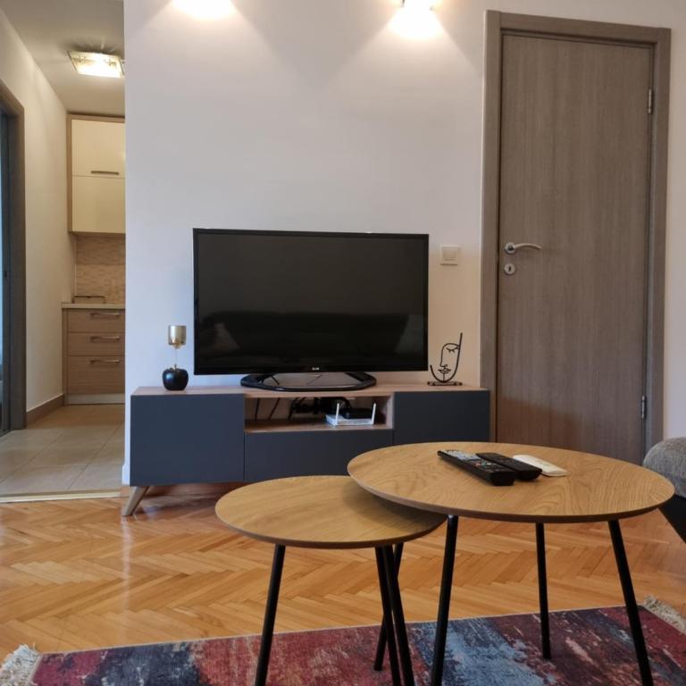 Cozy Central Apartment next to Bus and Train Station - One-Bedroom Apartment - 5