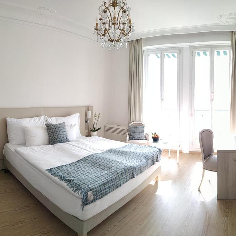 Hotel Eden Palace au Lac - Deluxe Double or Twin Room with Balcony and Lake View - 2
