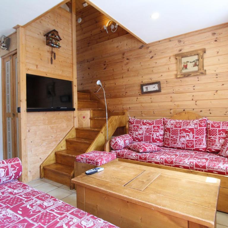 Charming 4-bed Chalet, Mountain Views, Double Garage - Chalet Supérieur - 14