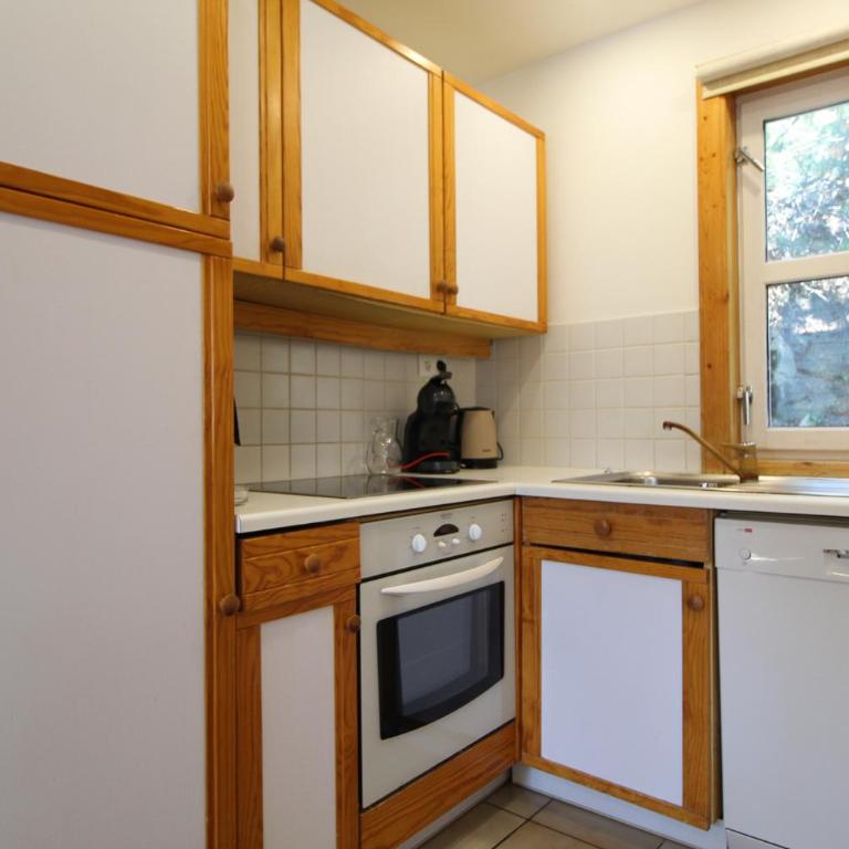 Charming 4-bed Chalet, Mountain Views, Double Garage - Chalet Supérieur - 16