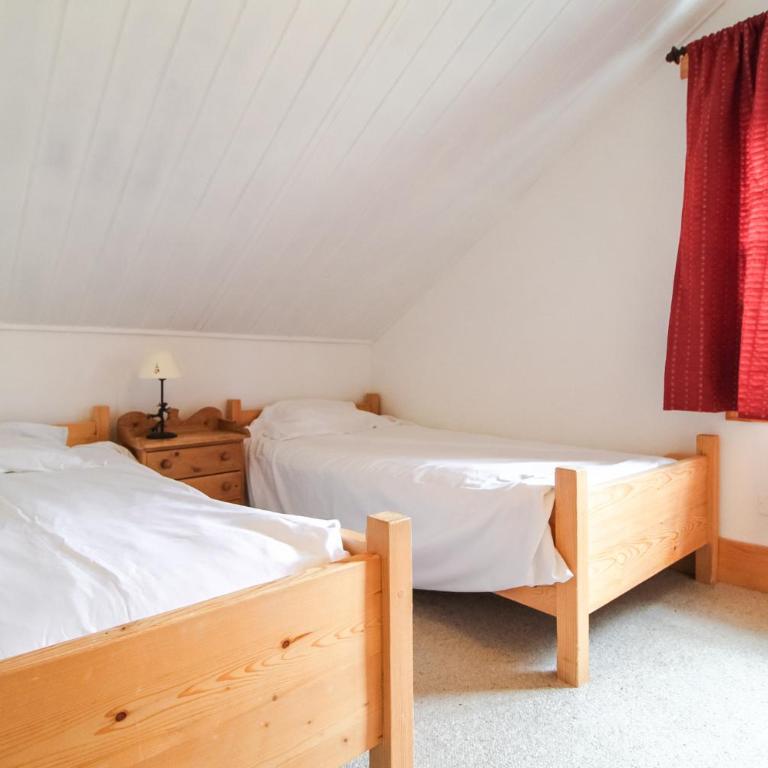 Charming 4-bed Chalet, Mountain Views, Double Garage - Chalet Supérieur - 32