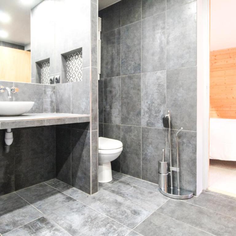 Charming 4-bed Chalet, Mountain Views, Double Garage - Chalet Supérieur - 76