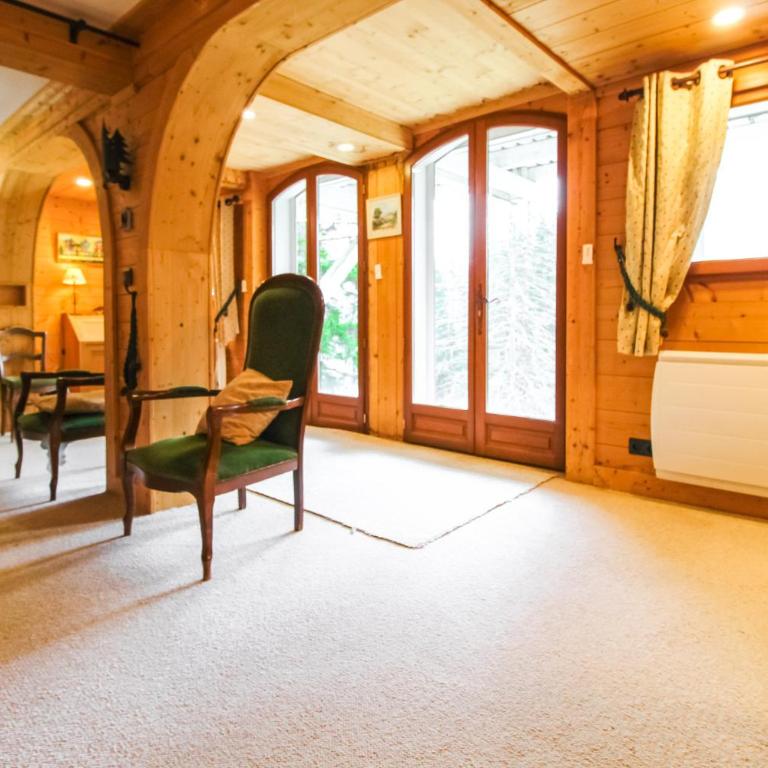 Charming 4-bed Chalet, Mountain Views, Double Garage - Chalet Supérieur - 84