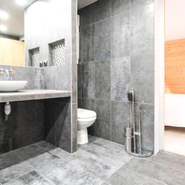 Charming 4-bed Chalet, Mountain Views, Double Garage - Chalet Supérieur - 85