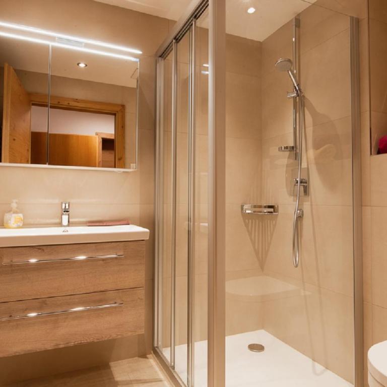 Falkner Appartement Resort - Standard Apartment mit 1 Schlafzimmer und einem Balkon (2 Erwachsene) - 4