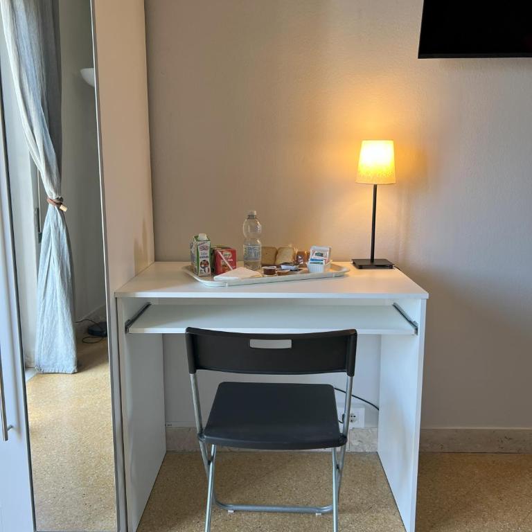 S&S - Deluxe Double or Twin Room - 9