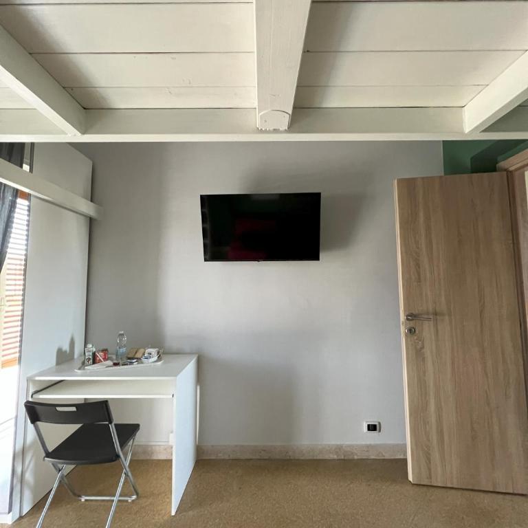S&S - Deluxe Double or Twin Room - 11