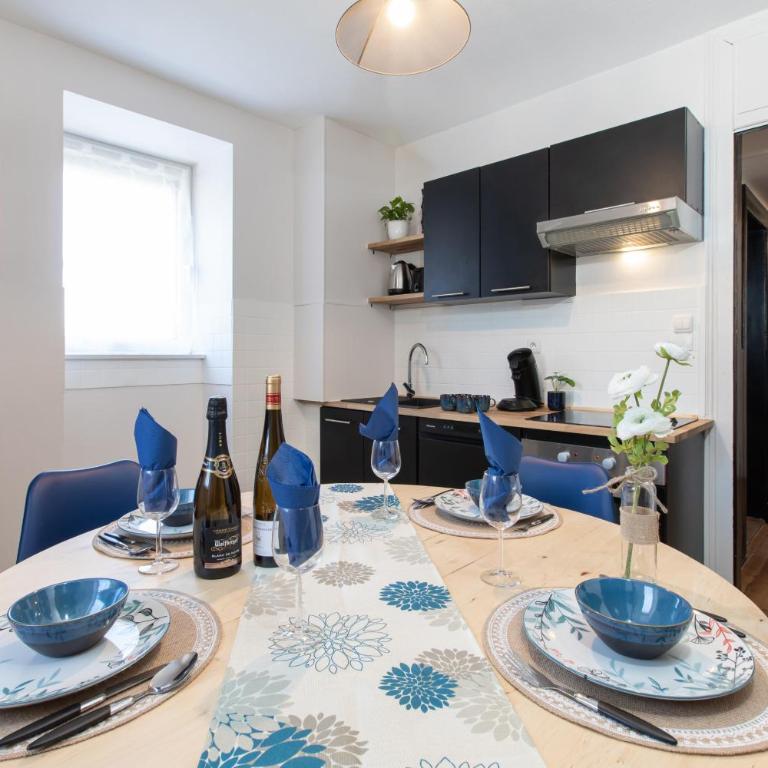 Refuge Ladhof Odysalis I Chic-Moderne-Proche du centre-ville 3 pieces 2 Chambres - Appartamento con 2 Camere da Letto - 3