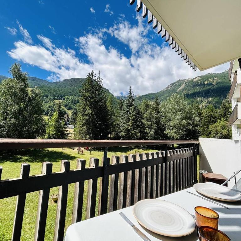 Studio Cabine Rénové avec Balcon et Parking Près des Pistes – La Salle-les-Alpes - Appartement 1 Chambre - 1