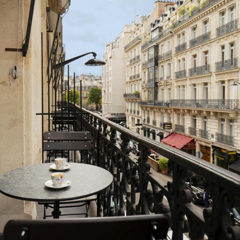 Vestay Montaigne - King Suite with Balcony - 1