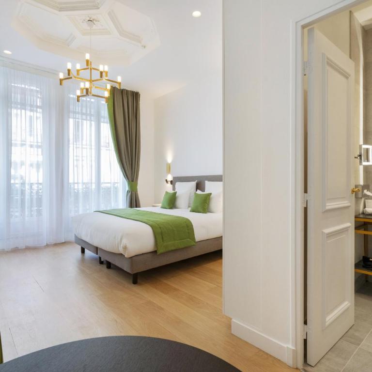 Vestay Montaigne - Deluxe Double Room with Balcony - 1