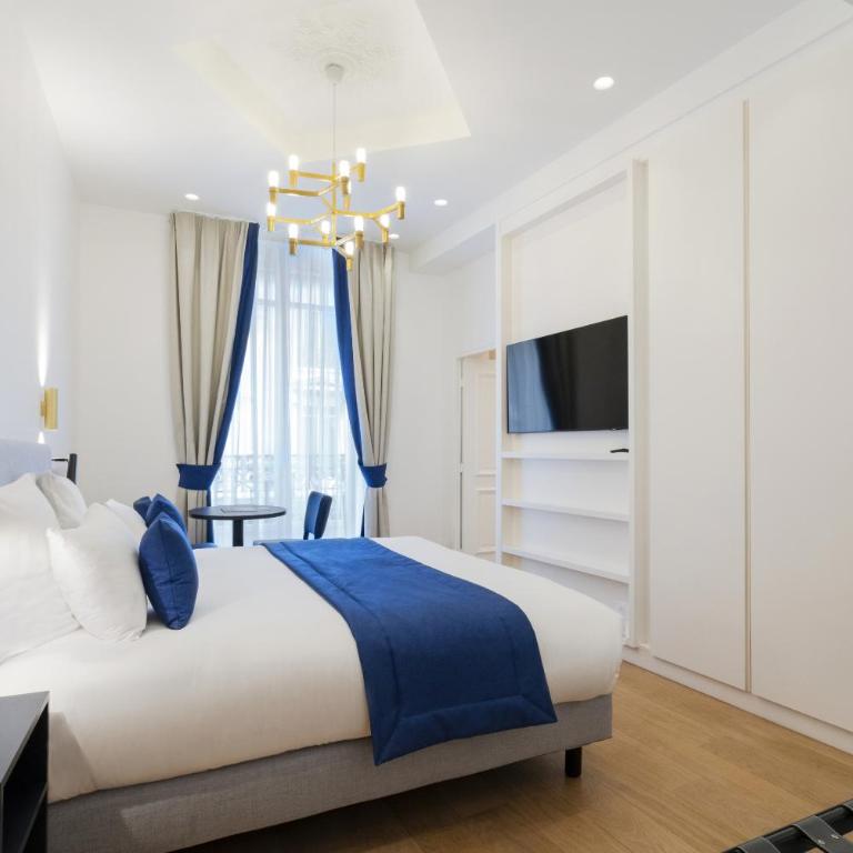 Vestay Montaigne - King Room with Balcony - 3