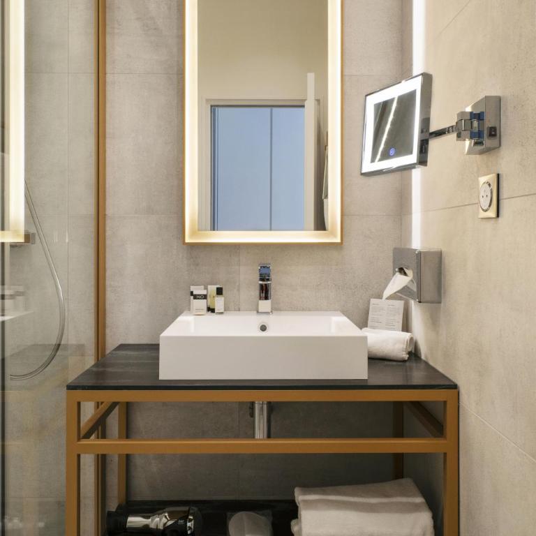 Vestay Montaigne - Suite with Balcony - 5