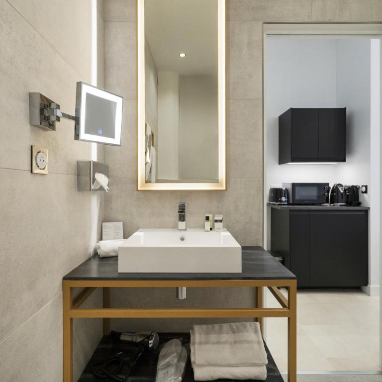 Vestay Montaigne - King Suite with Balcony - 8