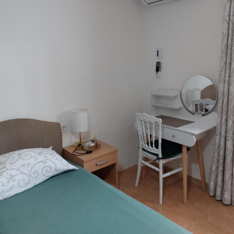 Vicky Apartments - Triple Room with Terrace - 7