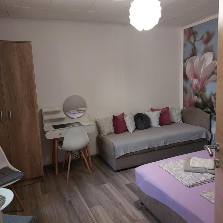 Vicky Apartments - Triple Room with Shared Bathroom - 7
