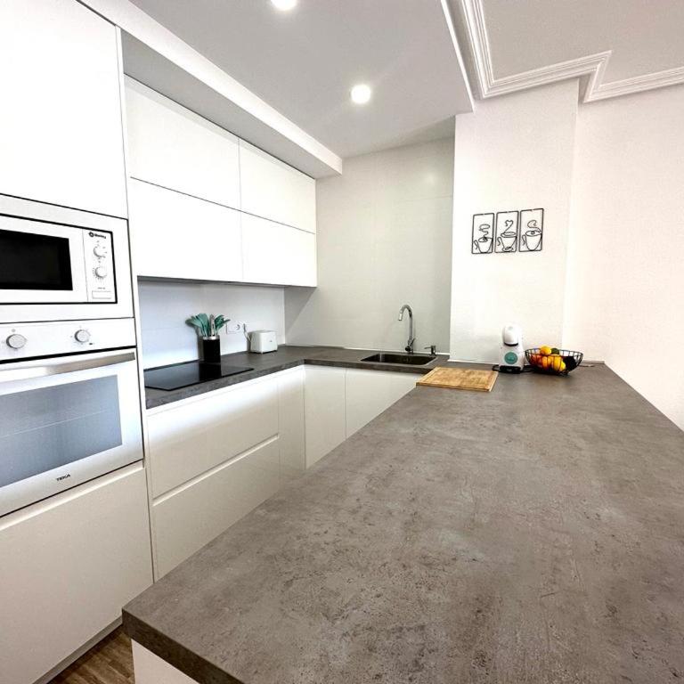 Arenales del Sol Beach Apartment - One-Bedroom Apartment - 14