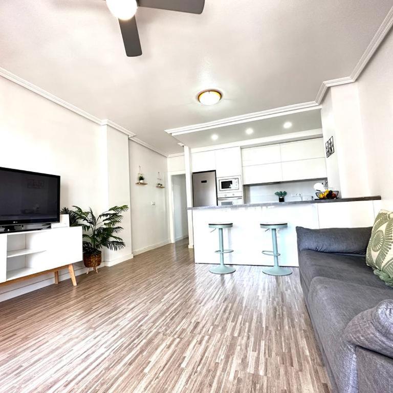 Arenales del Sol Beach Apartment - One-Bedroom Apartment - 15