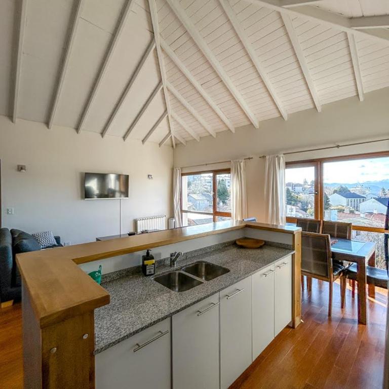 Hermoso departamento con vista al lago y cochera - Apartamento de 2 dormitorios - 24